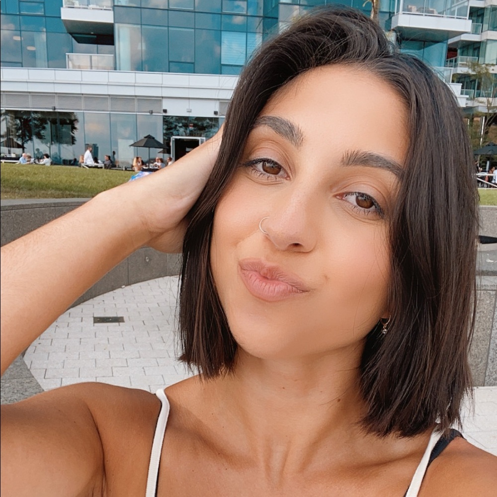 Meet your Posher, Adrena